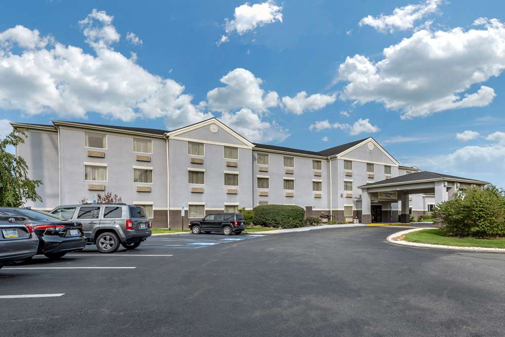 Comfort Inn & Suites Butler,Pennsylvania>>Butler,2.5 star