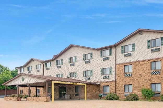 super 8 by wyndham st clair mo