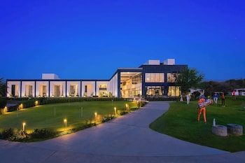 karma lakelands golf resort and residences