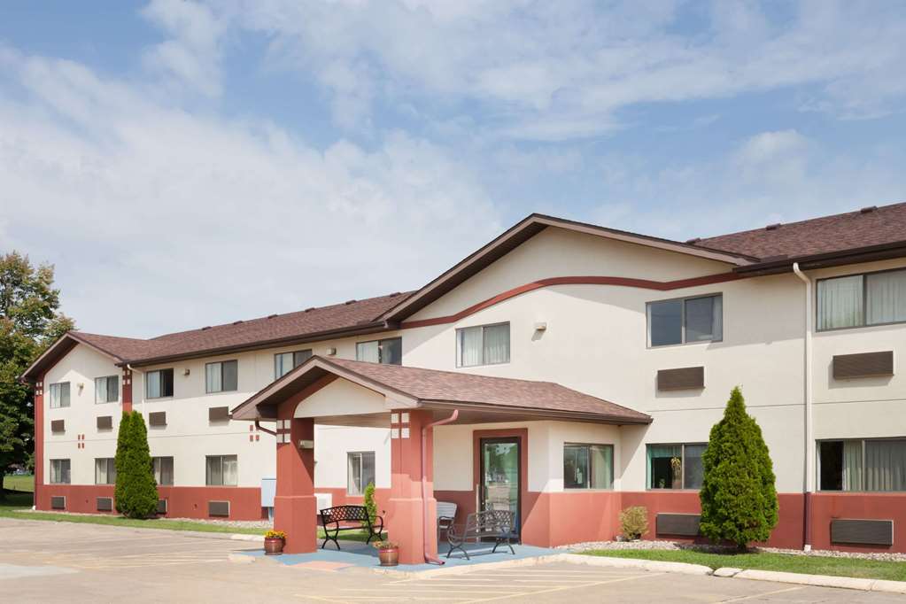 super 8 by wyndham washington peoria area