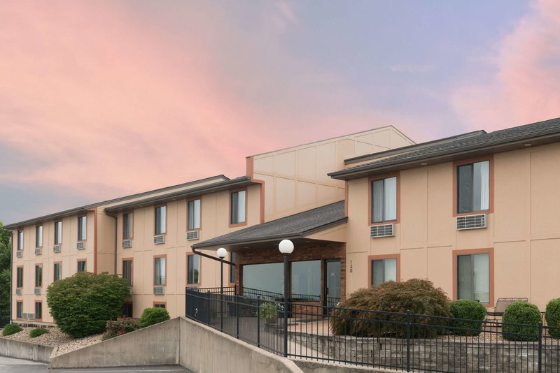Super 8 By Wyndham Hannibal,Kingdom City>>Hannibal,2 star