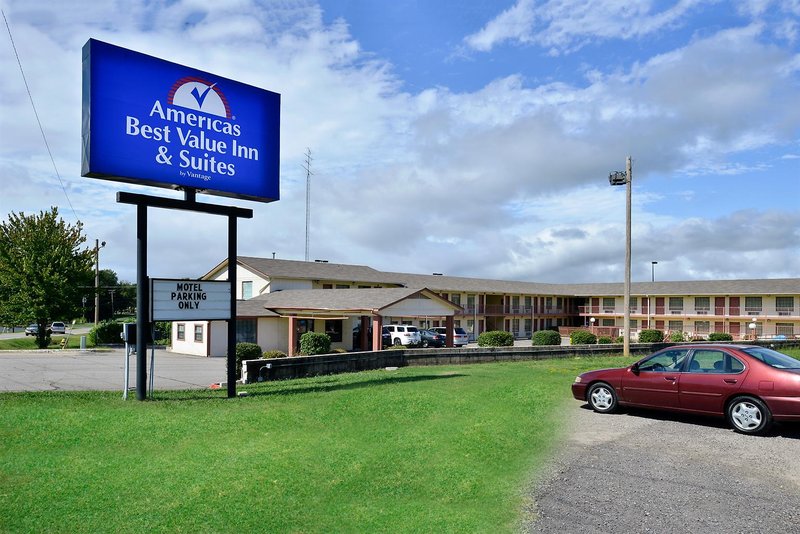 American Inn & Suites Russellville,Logan County>>Harrison,2 star