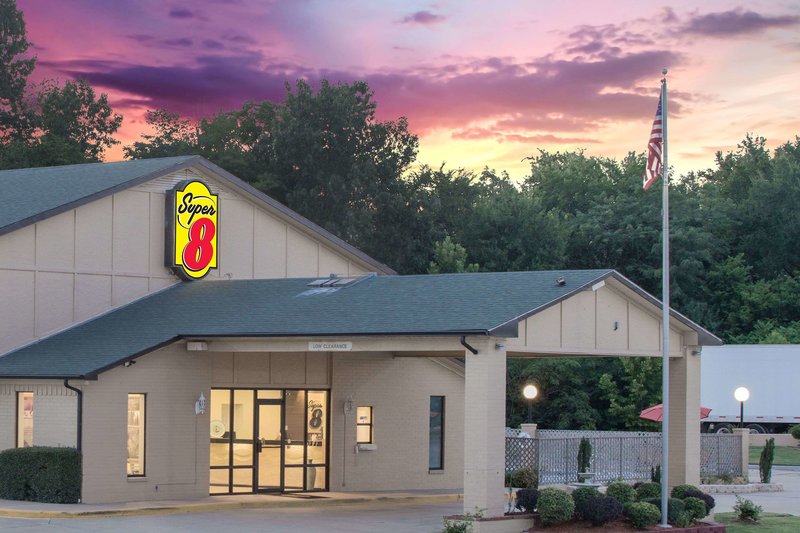 super 8 by wyndham clarksville ar