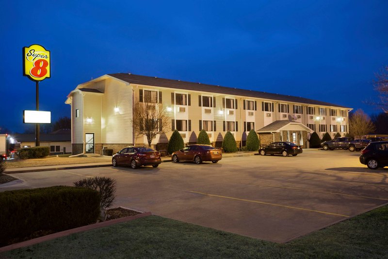 Super 8 By Wyndham Pittsburg Ks