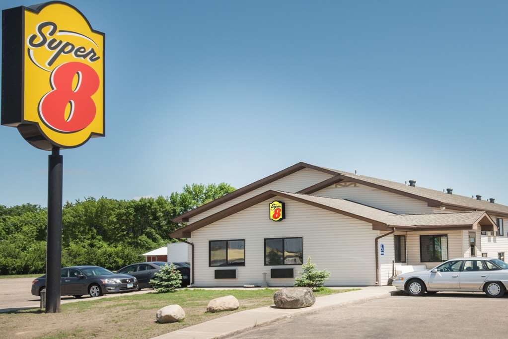 Super 8 By Wyndham Jamestown,North Dakota>>Jamestown,2 star