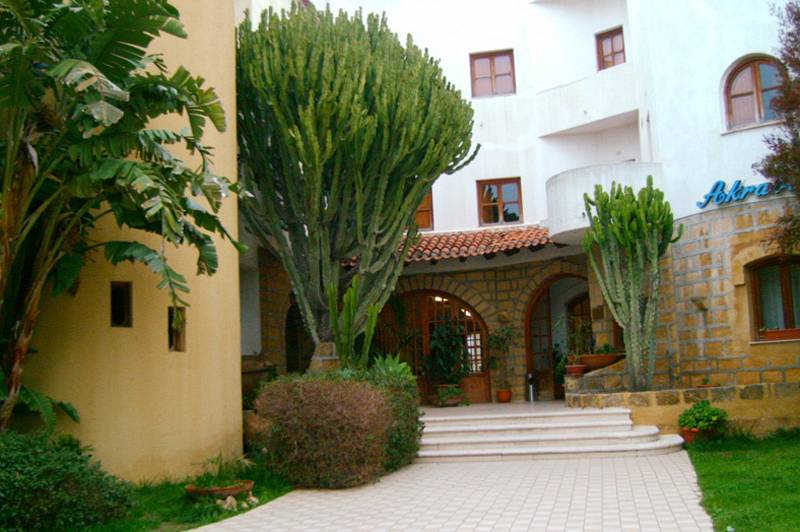 hotel akrabello