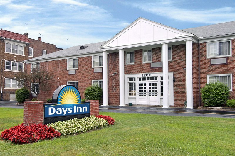 Days Inn By Wyndham Cleveland Lakewood,Lakewood>>Cleveland,2 star