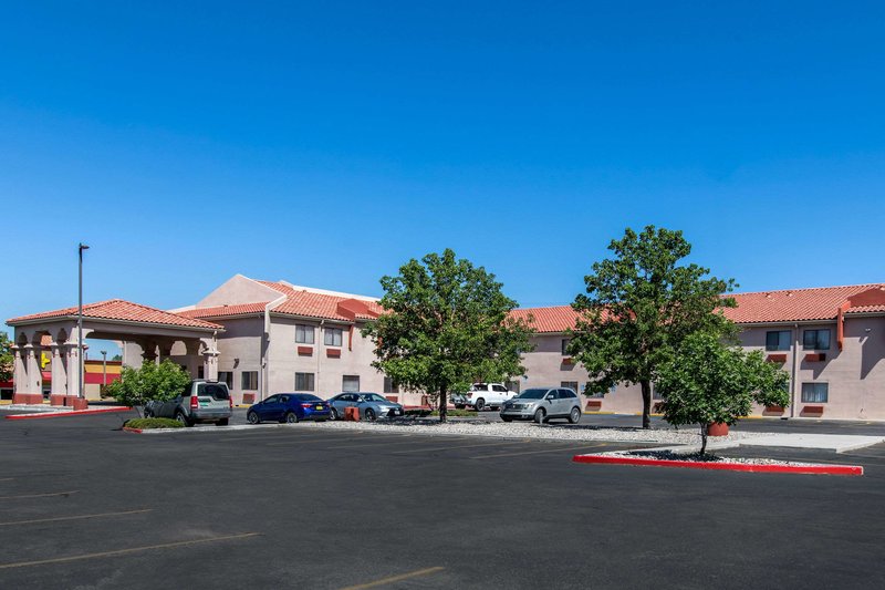Quality Inn & Suites Albuquerque North Near Balloon Fiesta Park,Bernalillo>>Albuquerque,2.5 star