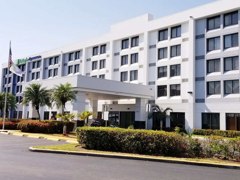 Holiday Inn Express & Suites Miami - Hialeah