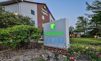 holiday inn express chicago nw vernon hills by ihg