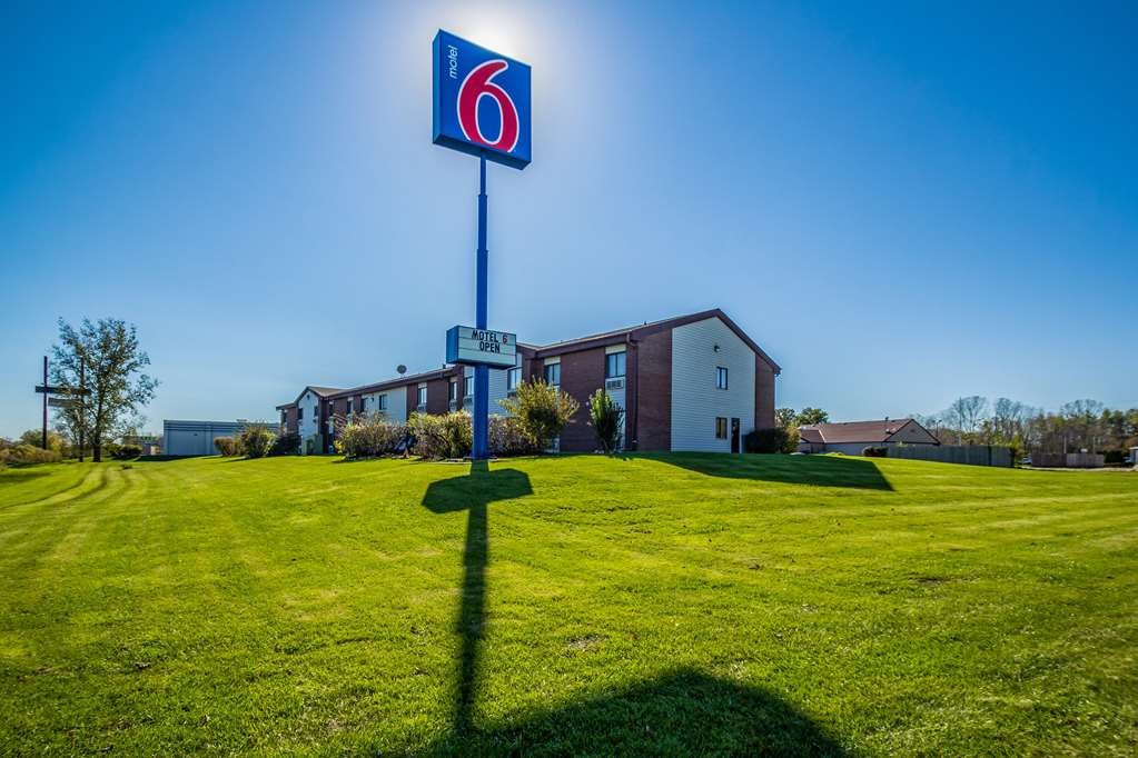Motel 6 Saukville, Wi,Milwaukee County>>Milwaukee,2 star
