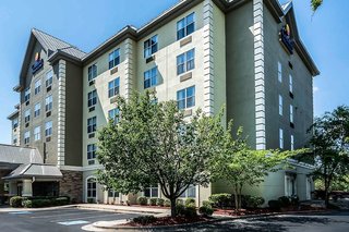 Comfort Inn & Suites Near Six Flags