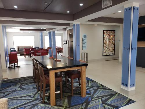 Holiday Inn Express Arlington By Ihg,Dallas>>Arlington,3 star