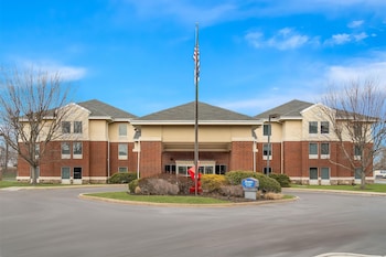 hampton inn and suites newtown