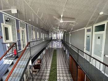 the palms hostel