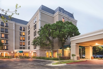 Doubletree By Hilton Austin - University Area,Austin Station>>Austin,4 star