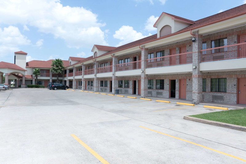 super 8 by wyndham stafford sugarland area