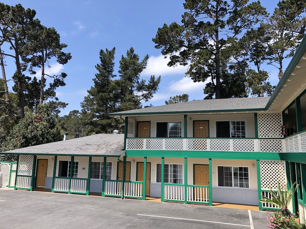 Monterey Pines Inn,Monterey>>Los Angeles County,2 star