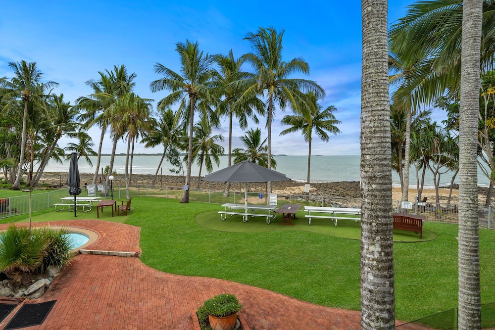 The Resort @ Dolphin Heads,Brampton Island>>Blacks Beach,4 star