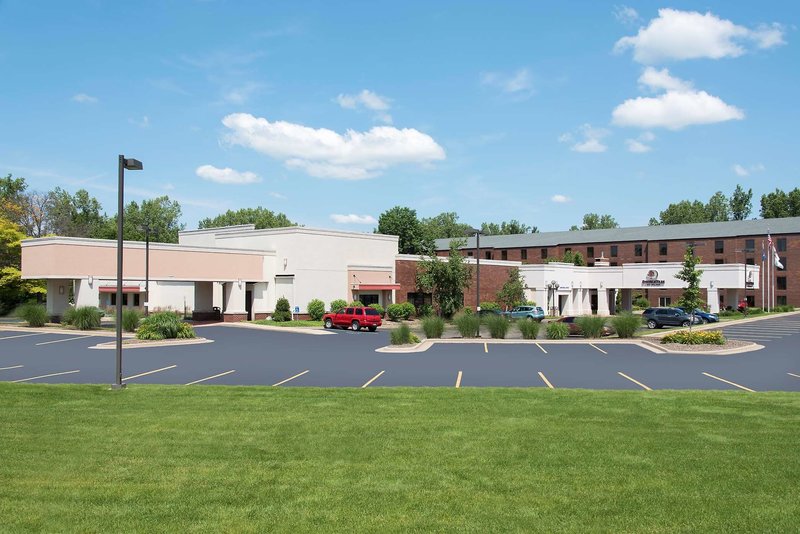 doubletree by hilton hotel grand rapids airport