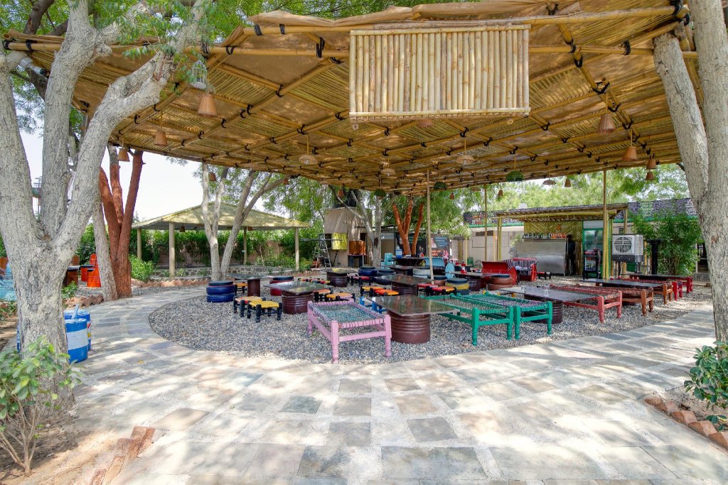 Oyo 41073 Hotel Aavkar,Anand Nagar>>Ahmedabad,3 star