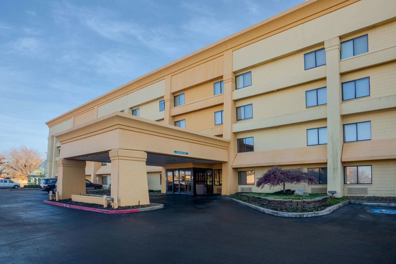 La Quinta Inn & Suites By Wyndham Springdale,Bentonville - Fayetteville>>Arkansas,3 star