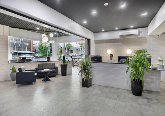 The Metropolitan Spring Hill,Oxenford>>Brisbane,3.5 star