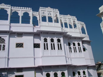 Bhanwar Vilas Guest House,Udaipur>>Eklingji,2 star