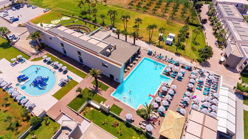 Solimar Aquamarine Resort