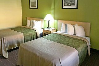 Rodeway Inn,In The Suburbs,2 star
