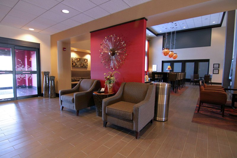 Hampton Inn & Suites Grand Forks,Grand Forks County>>Grand Forks,2.5 star