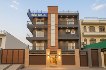 Fabhotel F9 Sector 51,SECTOR 52 NOIDA,3 star