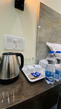 Ashoka Lawns And Resort,Poynad,3 star