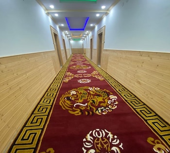 Dee Grand Marq Hotel,Padum Market,3 star