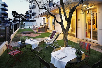 d place hotel and suite