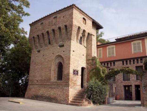 Hotel Castello Di Santa Vittoria,Borgo>>Alba,4 star