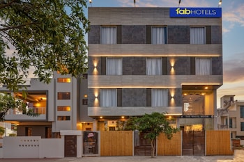 Fabhotel The White Moon,Shyam Nagar,3 star