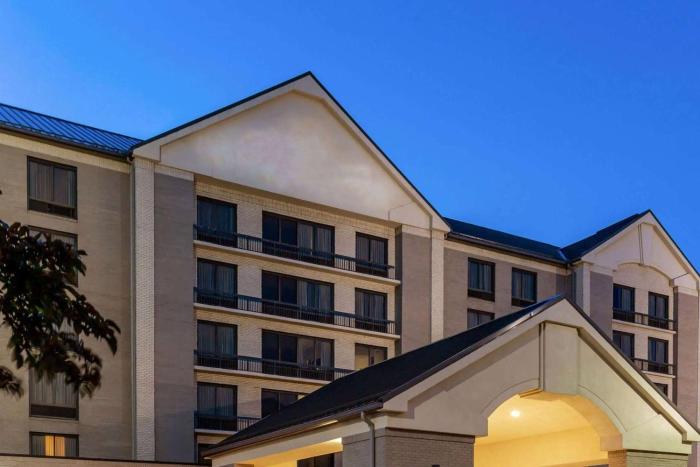 wyndham garden kansas city airport