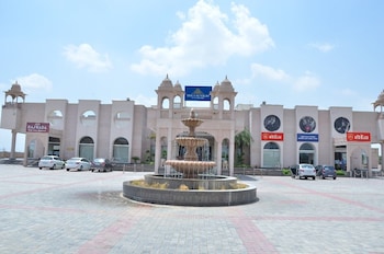 The Lal Vilas Hotel & Resort,Behror>>Alwar,4 star