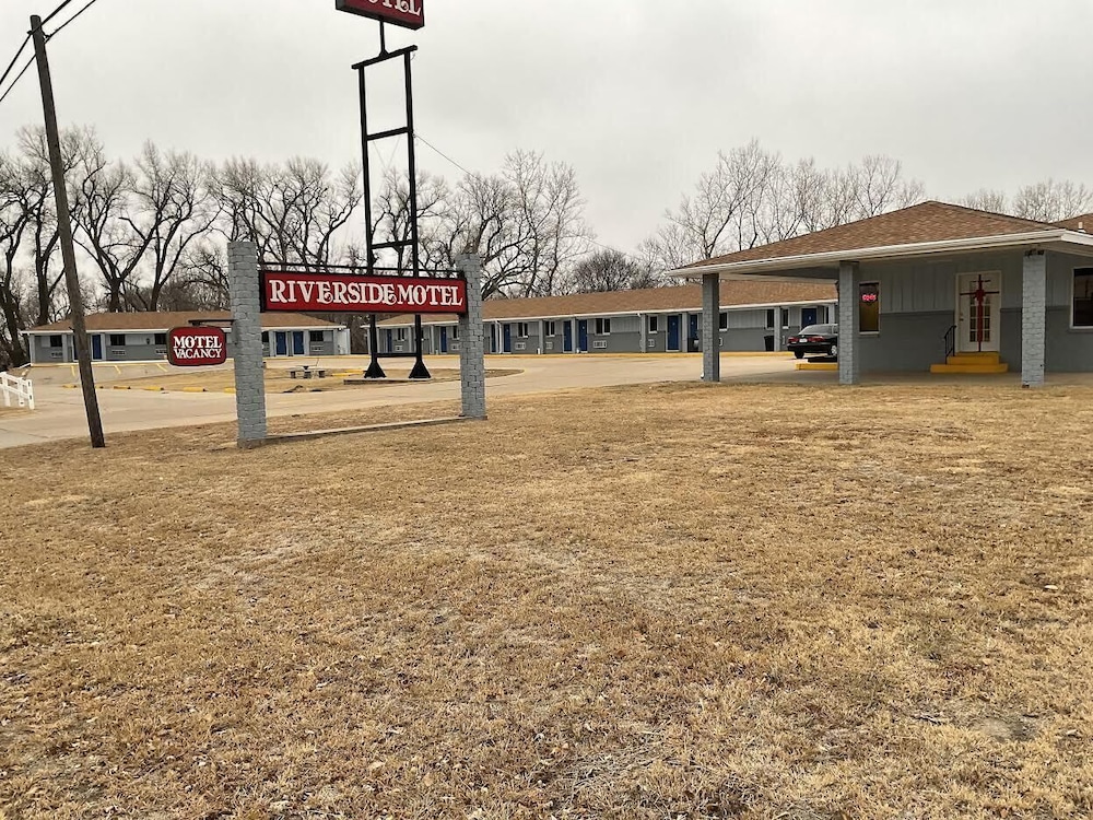 Riverside Motel,,0 star
