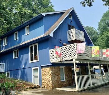 lil black bear inn