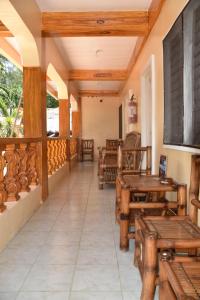 Roy's Rendezvous Boracay,Boracay Island>>Boracay,2 star