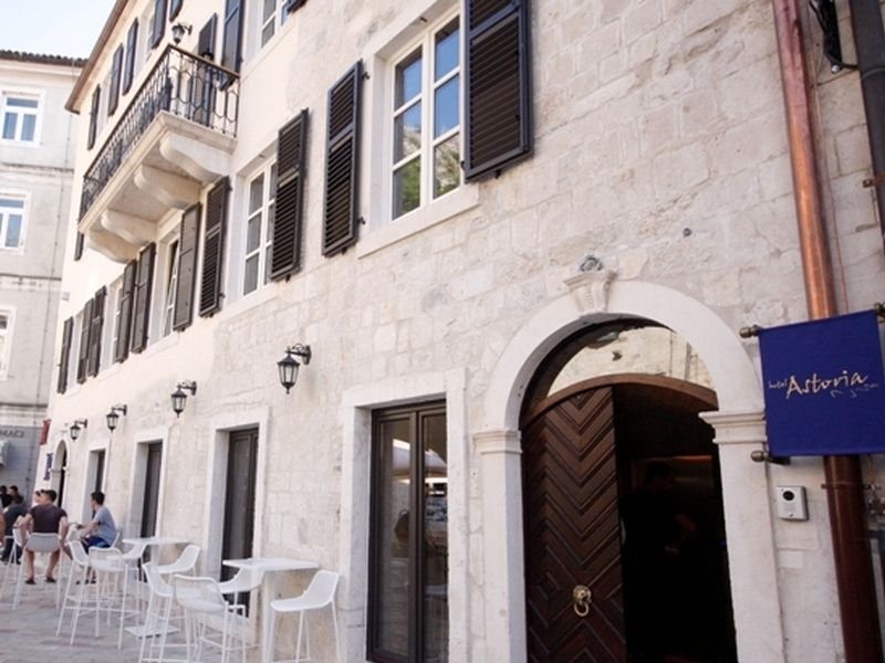 boutique hotel astoria kotor