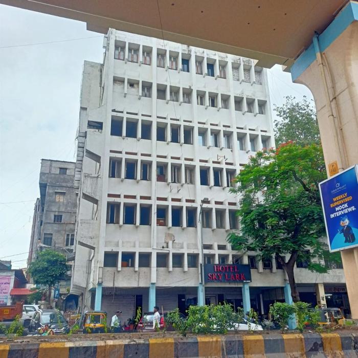 Hotel Skylark,Central Avenue,3 star