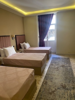 Golden Hoster,,0 star