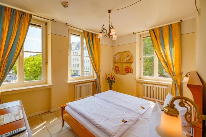 xii apostel hotel albergo