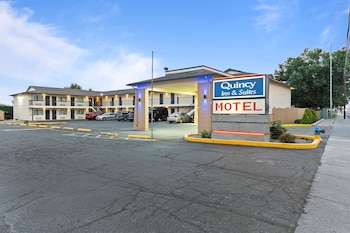 Quincy Inn And Suites,,2 star