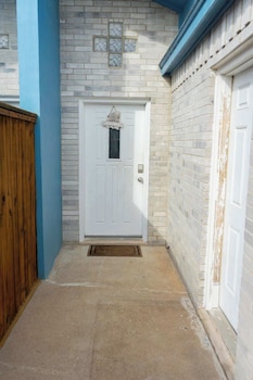 Blue Siren House,114 E Gardenia B,3 star