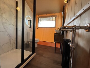 Lion King Safari Tent,,2 star