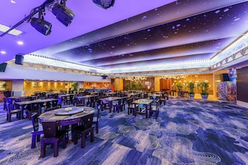 oasis grand hotel